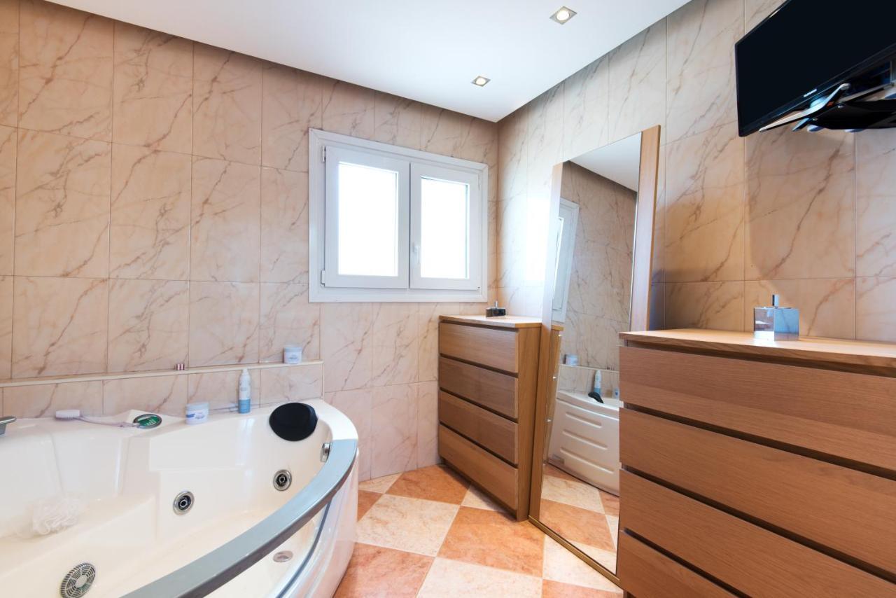 Villa Palm Beach Marina Benalmadena 3 Min Walking From The Sea ภายนอก รูปภาพ